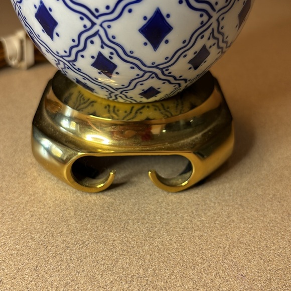 Mosaic Fishnet Blue and White Ceramic Lamp with Brass Base Vintage shade - Picture 4 of 6